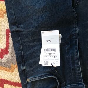 Trafaluc/Zara Embrace size 6 dark blue jeans